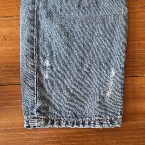 Men's Relaxed Fit Distressed Denim Jeans - Picture 4 of 11
